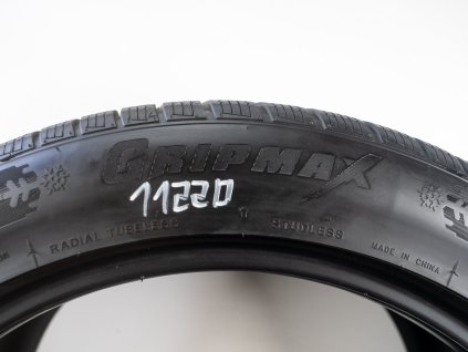 Zimní Gripmax 245/45R18 - 4ks  - vzorek cca 7,1 mm