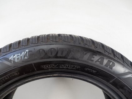Zimní Goodyear 205/55R16 - 2ks  - vzorek cca 8,3 mm