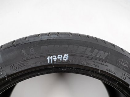 Letní Michelin 225/45R17 - 4ks  - vzorek cca 5,1 mm