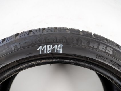 Zimní Nokian 225/45R18 - 2ks  - vzorek cca 6 mm