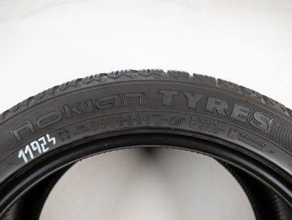 Zimní Nokian 255/45R20 - 4ks  - vzorek cca 6,4 mm