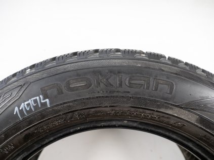 Zimní Nokian 235/60R17 - 2ks  - vzorek cca 7,4 mm