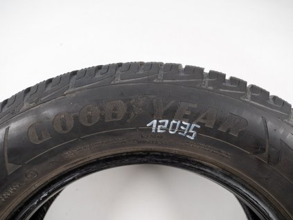 Zimní Goodyear 215/65R16 - 2ks  - vzorek cca 6,1 mm