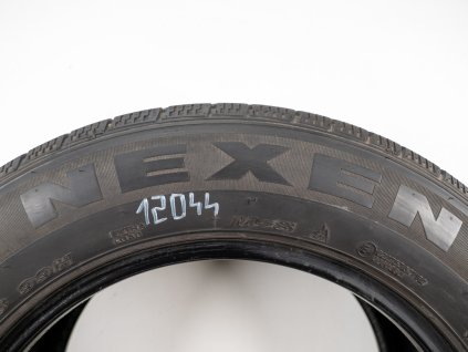 Zimní Nexen 215/60R16 - 2ks  - vzorek cca 7 mm