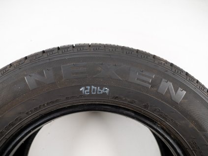 Zimní Nexen 225/65R16C - 2ks  - vzorek cca 7,6 mm