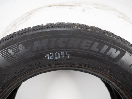 Zimní Michelin 195/65R15 - 2ks  - vzorek cca 6,4 mm