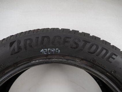 Zimní Bridgestone 235/55R20 - 2ks  - vzorek cca 5,7 mm