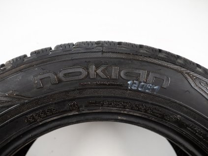 Zimní Nokian 215/65R17 - 2ks  - vzorek cca 6,6 mm