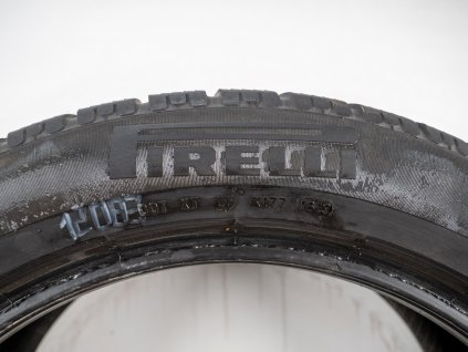 Zimní Pirelli 235/50R19 - 2ks  - vzorek cca 5,7 mm