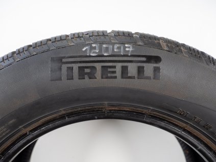 Zimní Pirelli 195/65R15 - 2ks  - vzorek cca 6 mm