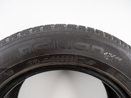 Zimní Nokian 215/60R16 - 2ks  - vzorek cca 6,4 mm