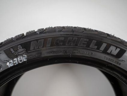 Zimní Michelin 225/40R18 - 4ks  - vzorek cca 8 mm