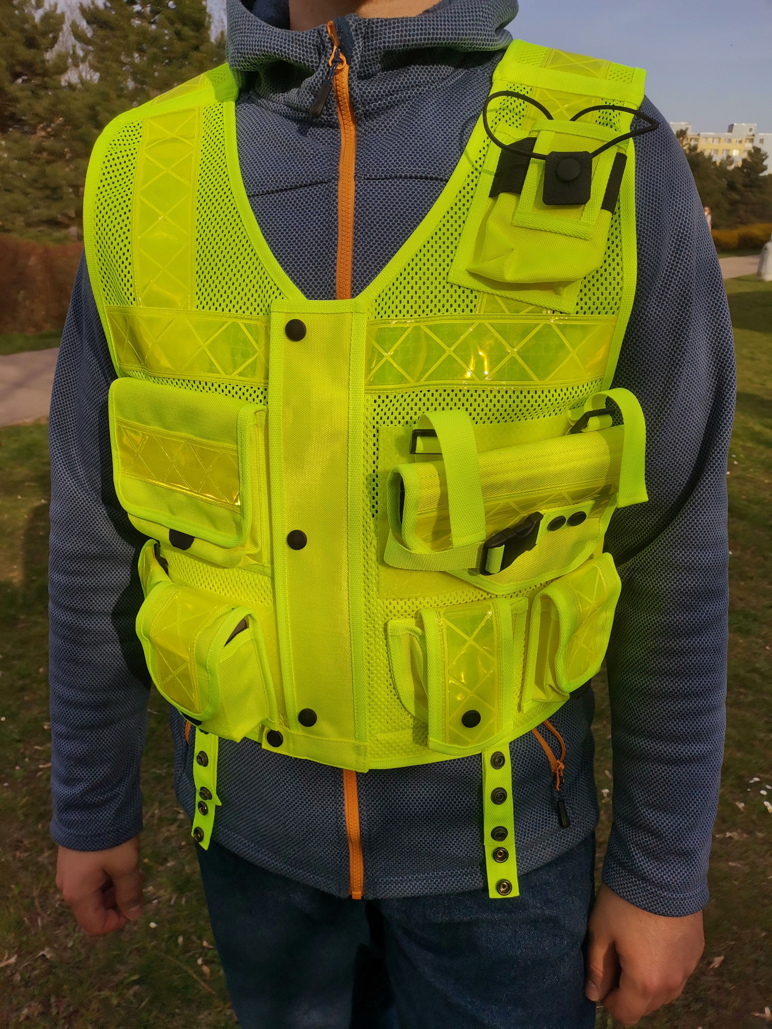 Více účelová reflexní vesta