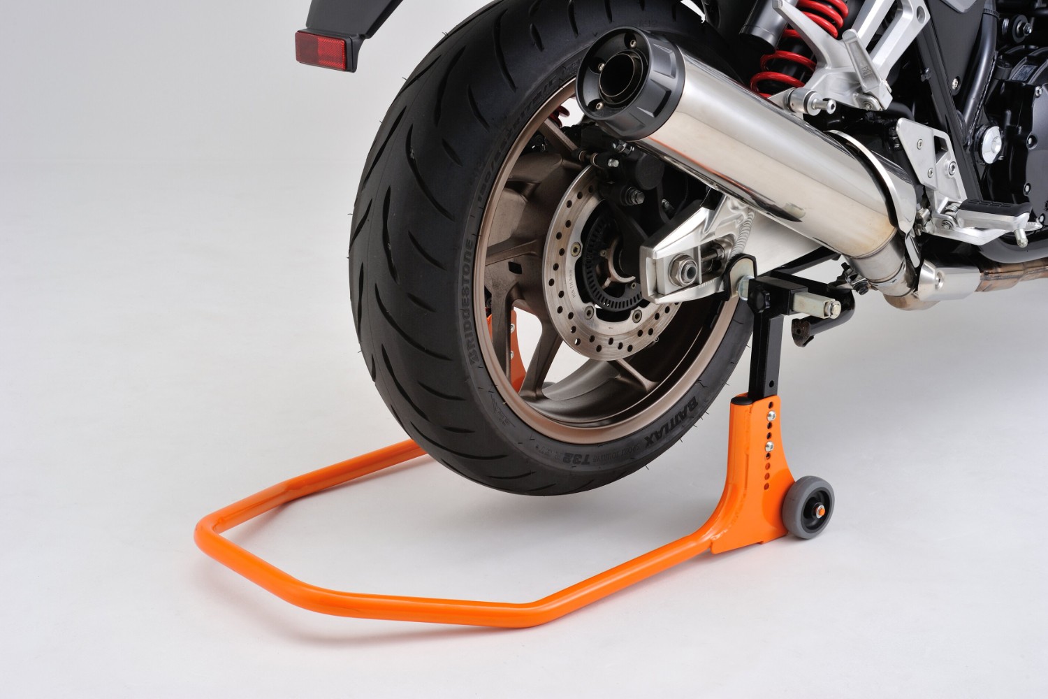 Domácí servis motorky: Recenze stojanů a vyvažovačky Daytona