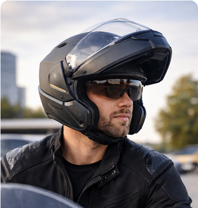 Vyklápěcí helma: vyplatí se, nebo je to kompromis?