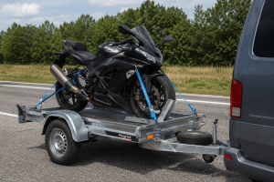 Jak převážet motorku na vozíku? Návod krok za krokem