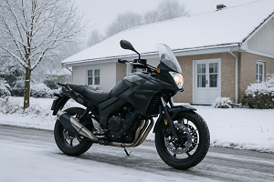 Jak pečovat o baterii přes zimu a proč ji nenechávat v motorce