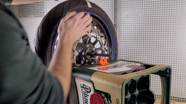 Usazení do vyvažovačky a nalezení nejlehčího bodu