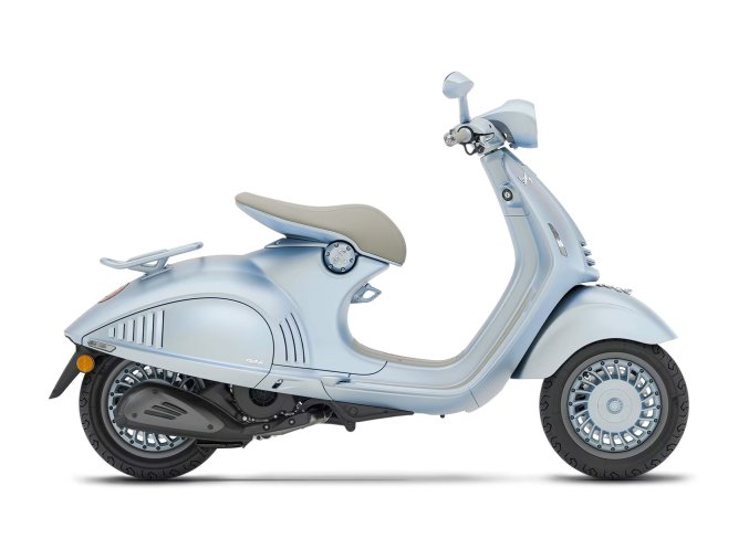 001 638723555473840144 vespa 946 snake