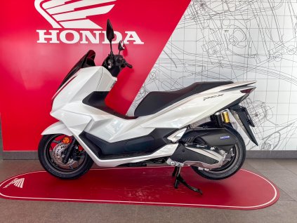 Honda PCX 125 83.900 / PCX 125 s kufrem 89.900,-