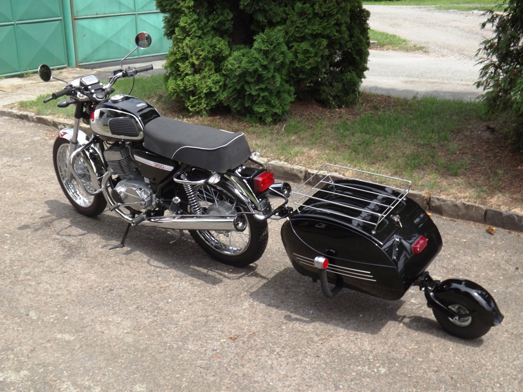 Černé RETRO s PAVem