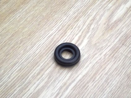 Průchodka náhonu tachometru