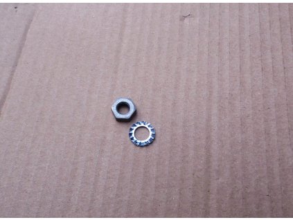 Matice a podložka čepu bočního stojanu