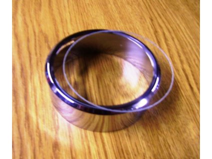 Ramka i szybka prędkościomierza Pérák.