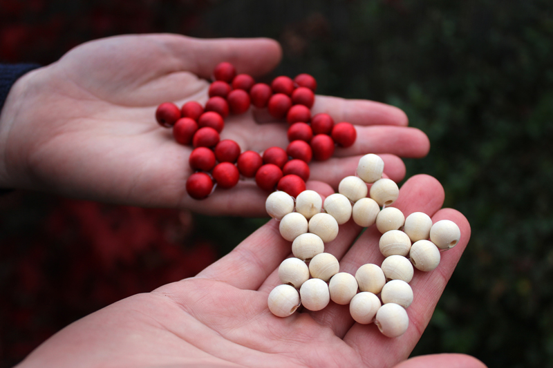 Hvězdy z dřevěných korálků