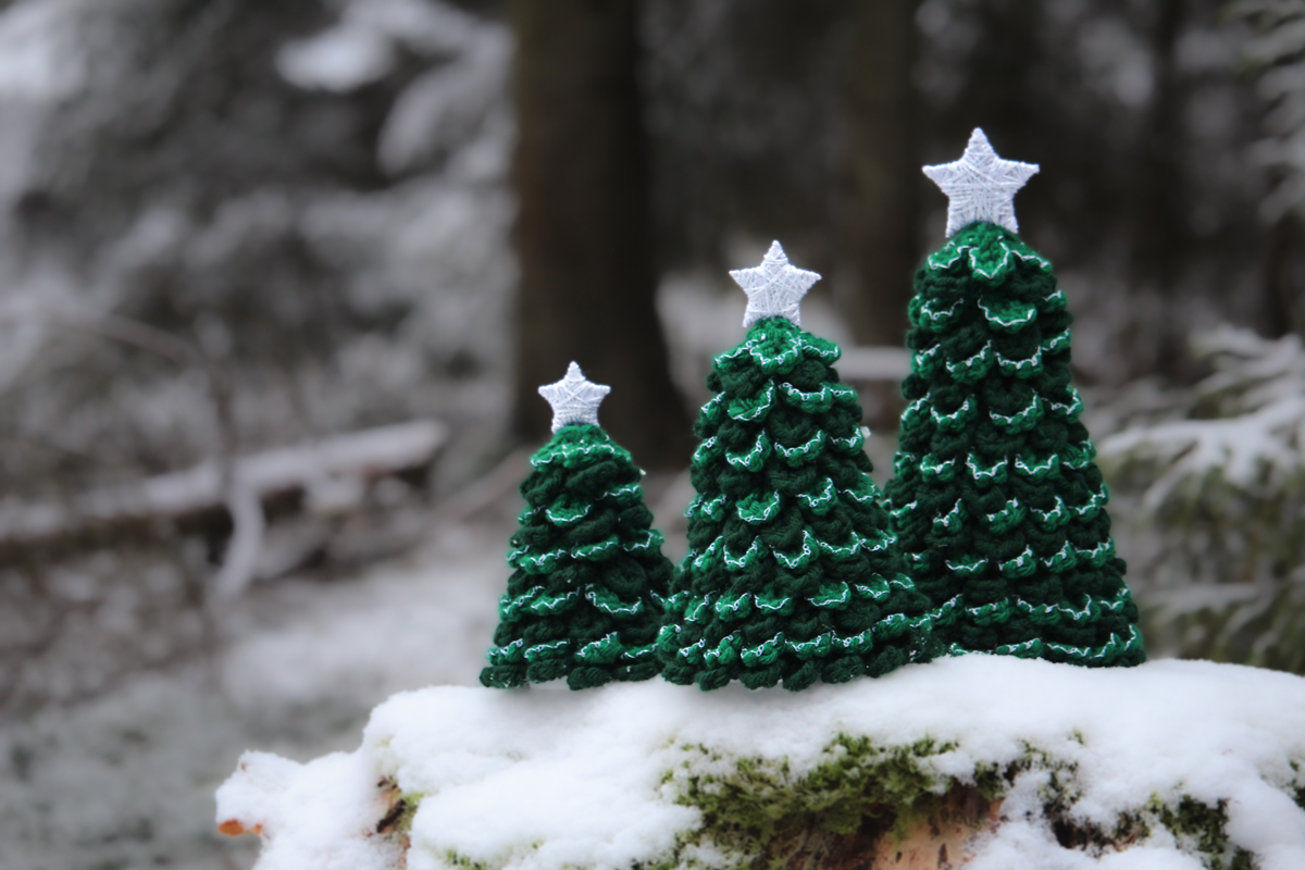 Háčkovaný stromek