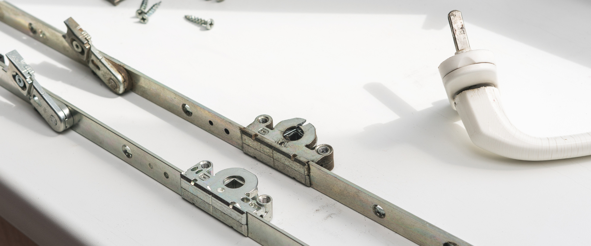 poskozene_kovani_klika_se_protaci