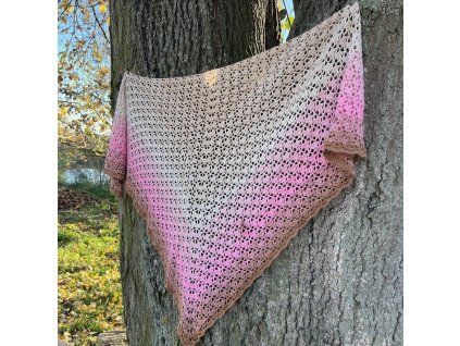 Ručně háčkovaný šátek jemný v barvách i vzorem