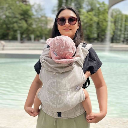 Nosič Moyo UNI Sailor Caribic – ergonomický nosič od narodenia pre pohodlné nosenie bábätka.