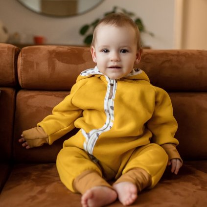 dětský teplákový overal Mango na dítěti