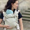Ergonomické nosítko Moyo Classa - s děťátkem vpředu