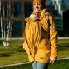 Dámská zimní bunda pro nošení dětí Mustard