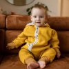 detský teplákový overal Mango na dieťati