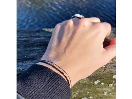 Náramek ze spinelu