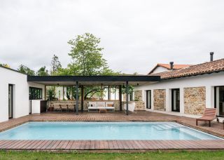 💦 Mozaika v bazénu není jen o vzhledu. Ve wellness a bazénech musí fungovat dvě věci zároveň: ✨ design ⚠️ bezpečnost A...