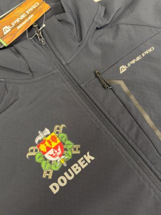 Potisk bund Alpine Pro. SDH Doubek nás opět oslovili o kombinovaný potisk DTF a Reflexní stříbrnou folii.