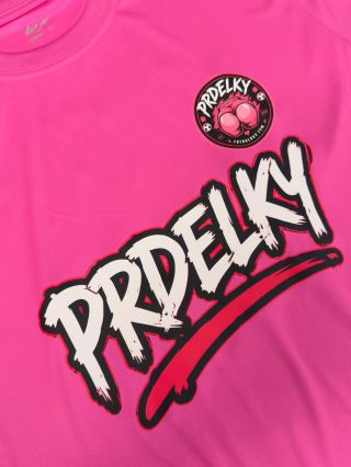 Sportovní dresy pro tým Prdelky :) perfektní barva a super logo :) Doufám že vyhráli !!!