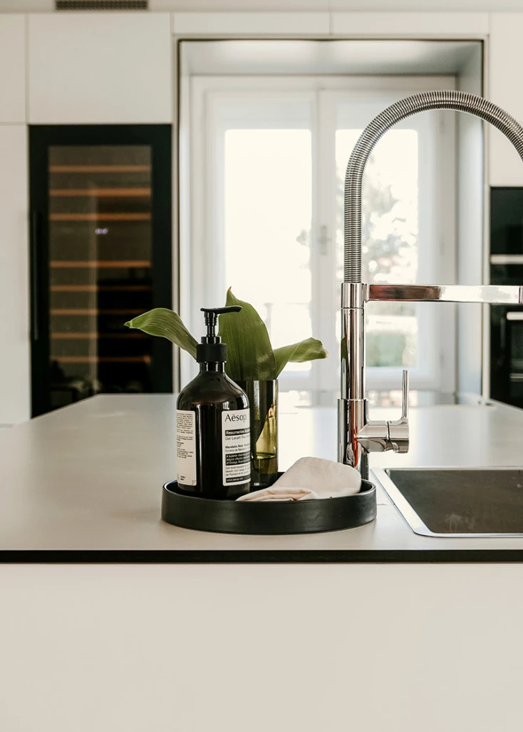 integrated-wine-fridge-winekeeper-70d-anthracite-black