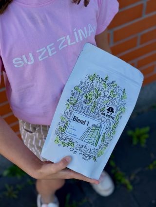 Náš oblíbený Blend 1 má nový obal. Původně tato káva vznikla k 700. výročí města Zlína. Mezi našimi zákazníky si však...