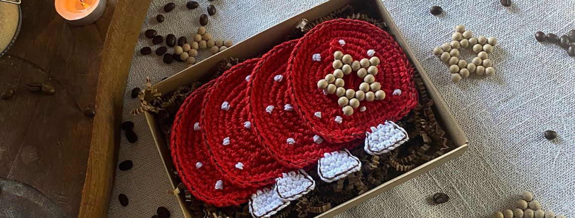 Muchomůrka nejedovatá - Háčkovaná podkafíčka pro 4