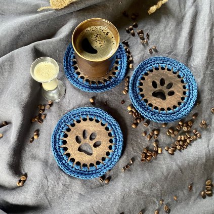 Háčkované podšálky pro čtyři v modré barvě