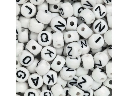 Biely mix plastových korálikov 7x5 mm s písmenami