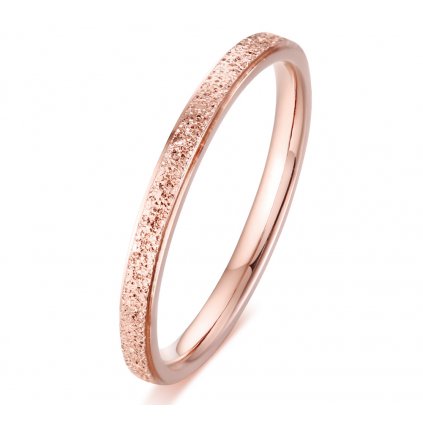 Jemný dámsky prsteň z chirurgickej ocele pieskovaný vzor medené prevedenie