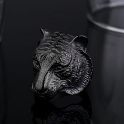Biker Hlava Tigra masívny pánsky prsteň z chirurgickej ocele v čiernom prevedení