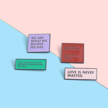 Brošňa s nápisom Love is never wasted