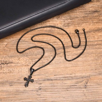 Moderný krížik v čiernom prevedení v strede zúžený s retiazkou 60 cm z chirurgickej ocele